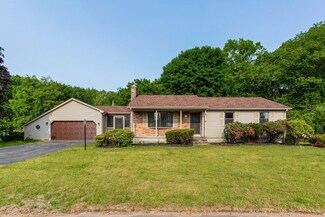 17 Cambridge St, Feeding Hills, MA 01030