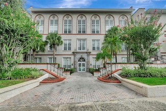 701 Mirror Lake Dr N Unit 120, Saint Petersburg, FL 33701