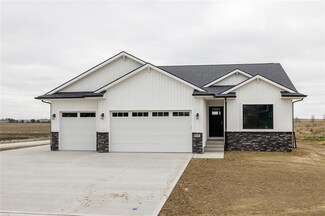 600 Oak Ct, Dallas Center, IA 50063