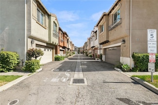 7600 N Courage Way, Van Nuys, CA 91405