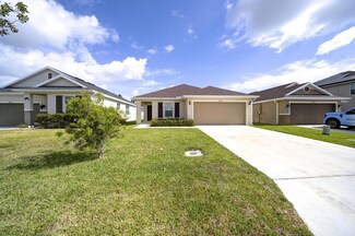5485 NW Pine Trail Cir, Port St. Lucie, FL 34983