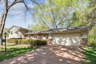 5832 Creek Valley Rd, Edina, MN 55439