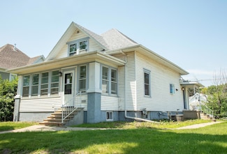 204 3rd Ave NW, Waverly, IA 50677