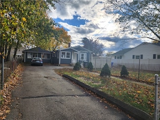 39 Chaplin St, Pawtucket, RI 02861