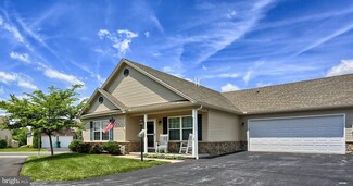 2 Dogwood Ct, Gettysburg, PA 17325