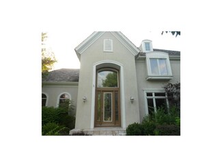 4407 N Mulberry Dr, Kansas City, MO 64116