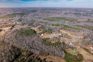 979 2 Mile Creek Rd, Enoree, SC 29335