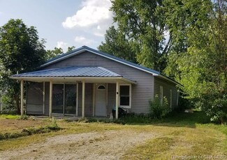 132 Blunt Ave, Austin, IN 47102