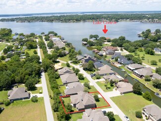 13883 Shoreline Dr, Willis, TX 77318