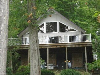 148 W Mohawk Dr, Malvern, OH 44644