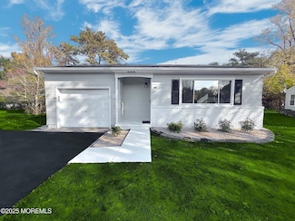 14 Brakenbury Ct, Toms River, NJ 08757