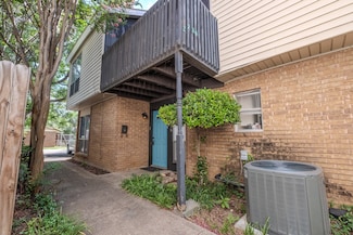 2236 Irwin St, Fort Worth, TX 76110