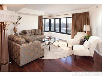 110 Bank St SE, Minneapolis, MN 55414