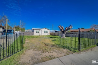 1858 Broadway St, Wasco, CA 93280