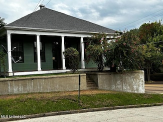 1223 Adams St, Vicksburg, MS 39183
