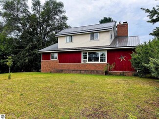 10963 N Glass Rd, Farwell, MI 48622