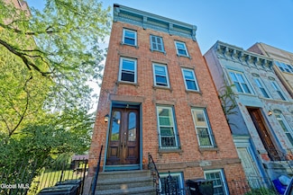 2142 5th Ave, Troy, NY 12180