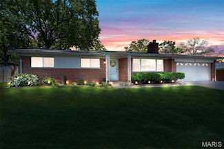 543 Larsen Ln, Saint Louis, MO 63126