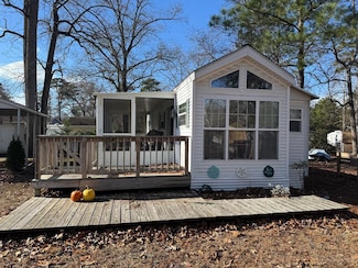 5028 Swan Dr, Horntown, VA 23395