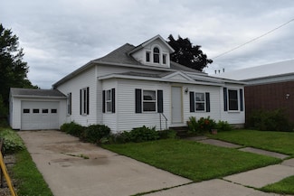 207 W Main St, Riceville, IA 50466