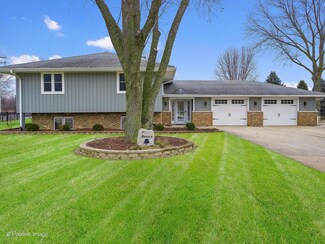 200 E Birch St, Elburn, IL 60119