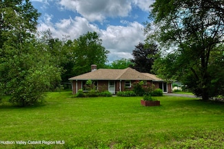 13 Birk St, Acra, NY 12405