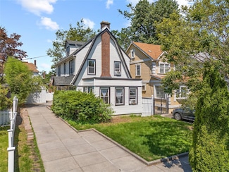 47-18 163rd St, Flushing, NY 11358