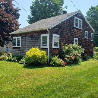 10 Garden Dr, Topsham, ME 04086