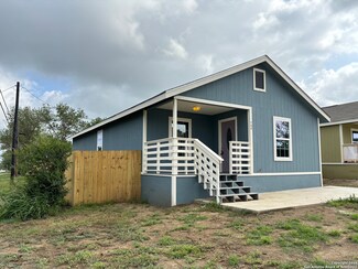 700 E 5th St, Nixon, TX 78140