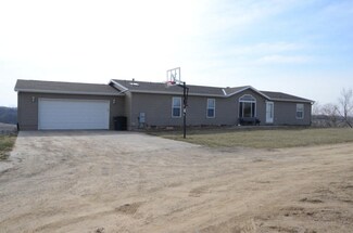 17629 Heritage Ln, Crescent, IA 51526