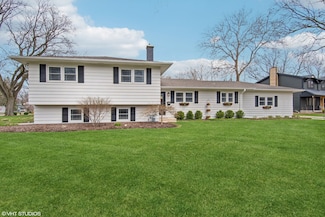 325 Hemlock Ln, Naperville, IL 60540