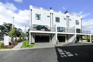 3237 W Friendly Ave, Greensboro, NC 27408