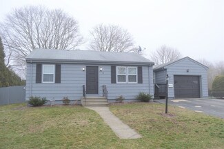 32 Alfred St, Somerset, MA 02726
