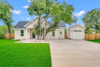 645 Jonquil Dr, Spring Branch, TX 78070