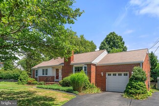 826 Van Buren St, Herndon, VA 20170