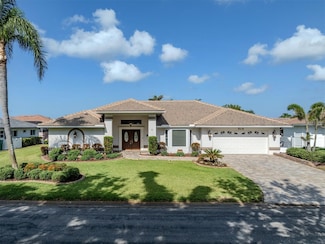 314 Oakwood Cir, Englewood, FL 34223