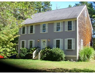 12 Mayflower Ln, Rochester, MA 02770