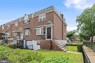 2426 S Rosella St, Philadelphia, PA 19153