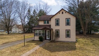 32 Pleasant St, Sayre, PA 18840