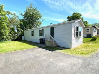 32 Creekside Cir Unit 32, Castleton-On-hudson, NY 12033