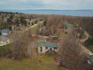 1178 Woodland Dr, Petoskey, MI 49770