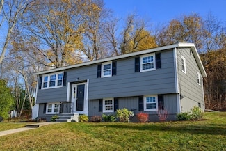 16 Winding Ln, Lowell, MA 01852