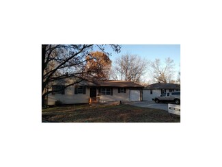 7818 NE 53rd St, Kansas City, MO 64119