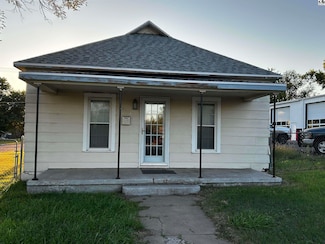 723 S Main St, Pratt, KS 67124