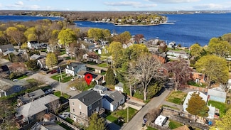 36 Division St, Bristol, RI 02809