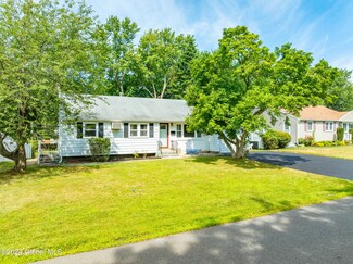 9 Aragon Ave, Latham, NY 12110