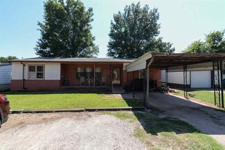 522 Maple St, Perry, OK 73077