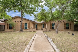 805 N Fielder Rd, Arlington, TX 76012