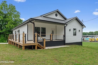 901 Apple St, Athens, TN 37303