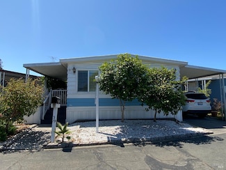 39 Wayside Dr, Santa Rosa, CA 95407